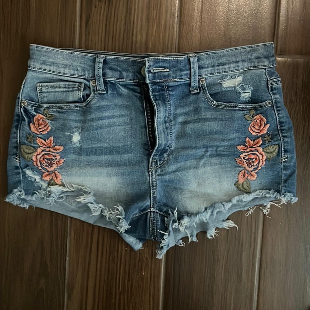 Mudd stretchy medium wash denim high rise jean shorts with rose embroidery